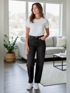 NYDJ Marilyn High-Rise Straight-Leg Jeans in size 6